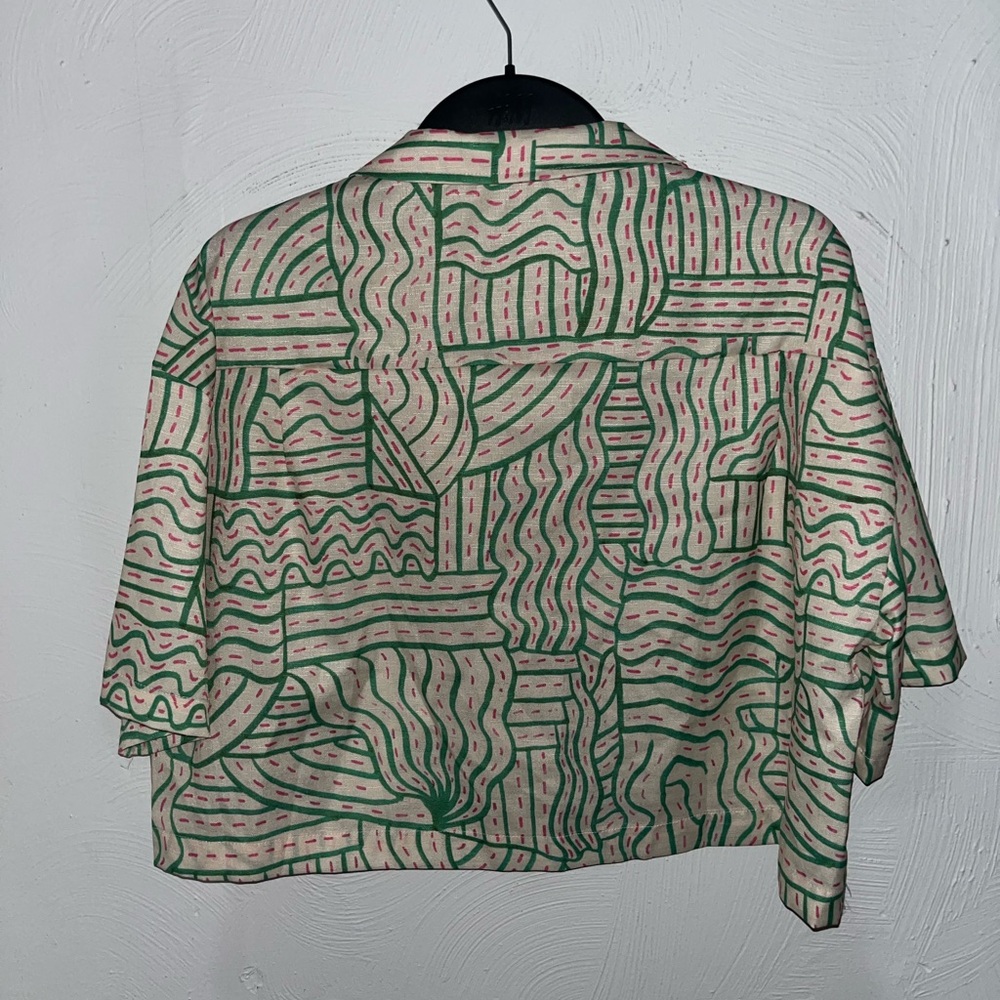 Cropped women’s top. Size S, fits M. Fun pattern. - Picture 2 of 4